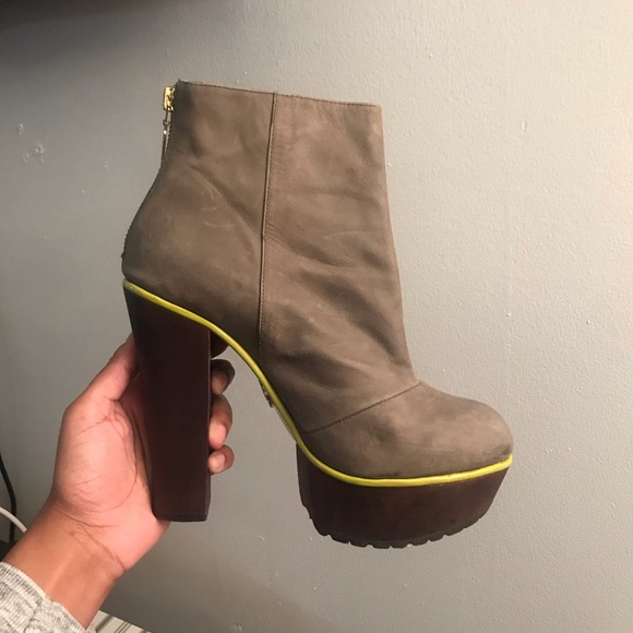 Betsey Johnson ankle bootie - Picture 2 of 8